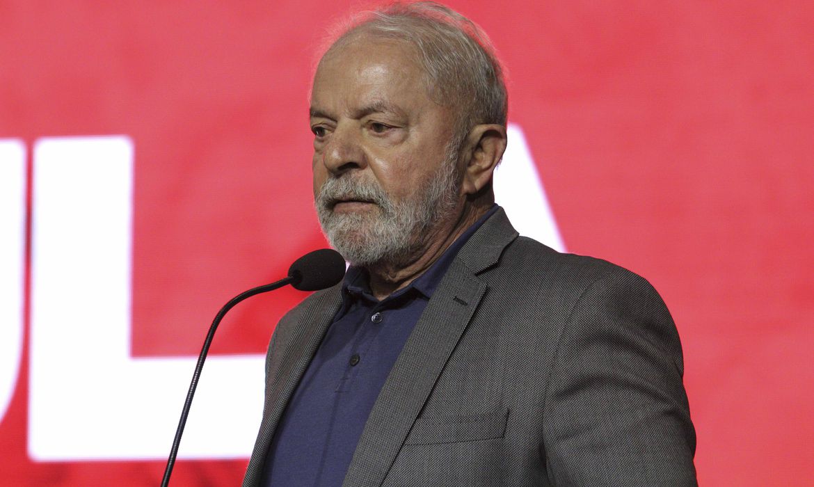 Lula defende função social de bancos públicos