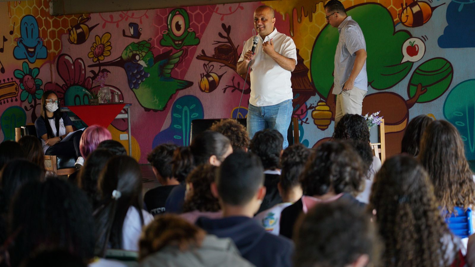 Candidato ao governo de Goiás, Major Vitor Hugo (PL), participa de palestra no Colégio Estadual Polivalente Frei João Batista de Anápolis