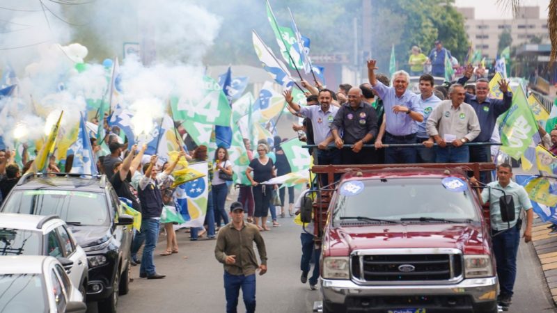 Caiado pede “gás total” e ruas limpas na reta final do 1º turno