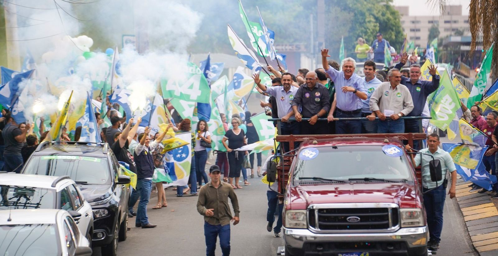 Caiado pede “gás total” e ruas limpas na reta final do 1º turno