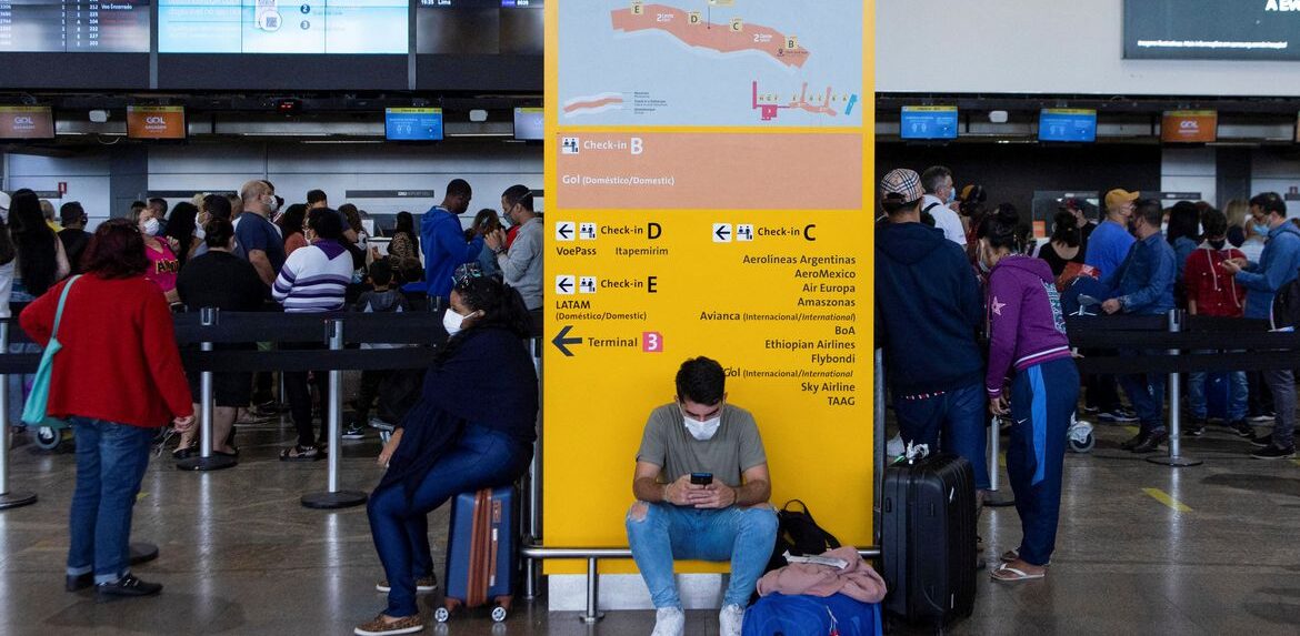 Máscaras em aviões e aeroportos são obrigatórias a partir de hoje