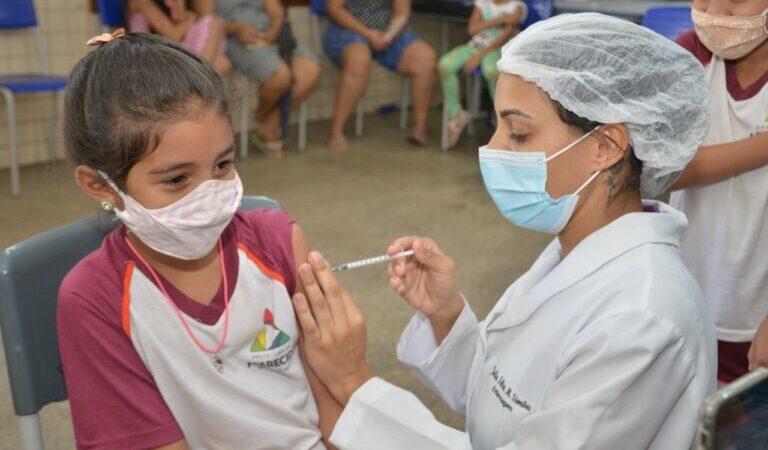 Saúde de Aparecida realiza novo ciclo de vacinação infantil em CMEI´s da cidade