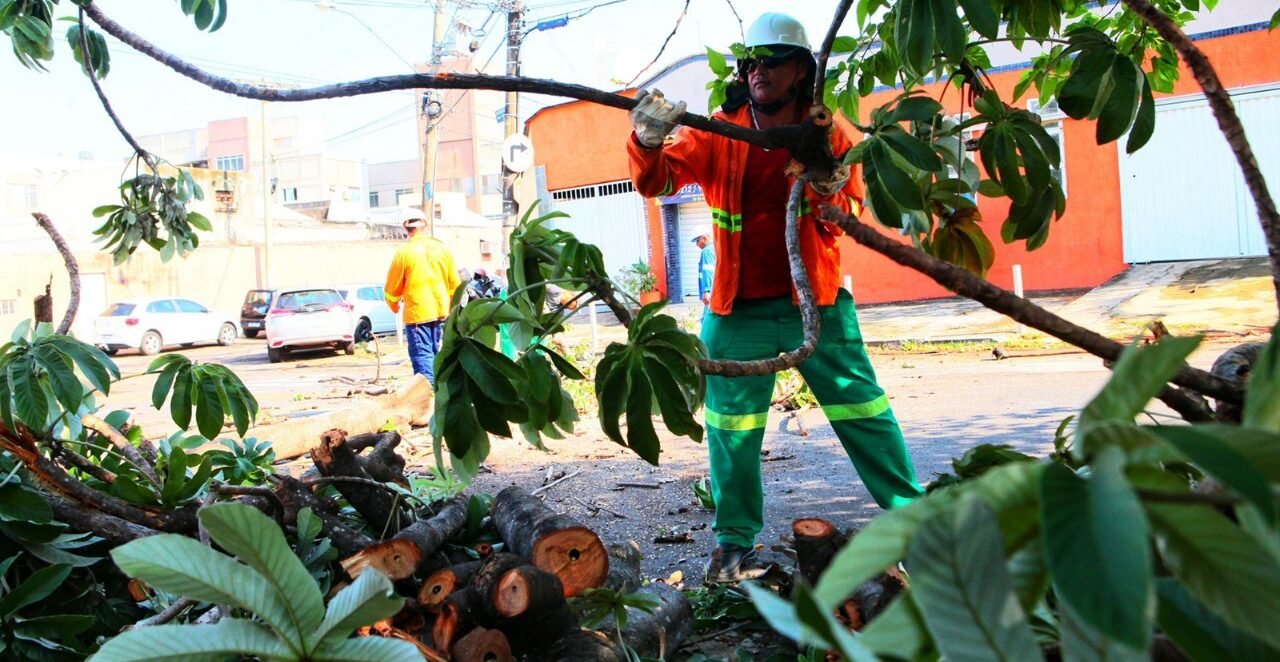 Prefeitura de Goiânia realiza frentes de serviços de limpeza pública e urbanização no feriado prolongado da Proclamação da República