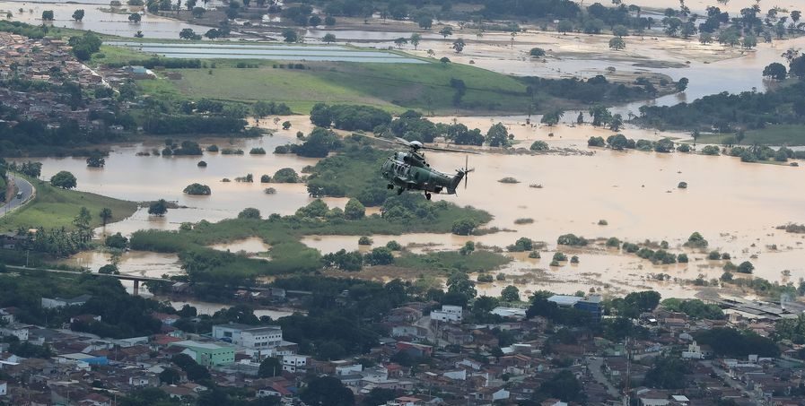 Brasileiro já pode receber alertas de desastres naturais por WhatsApp