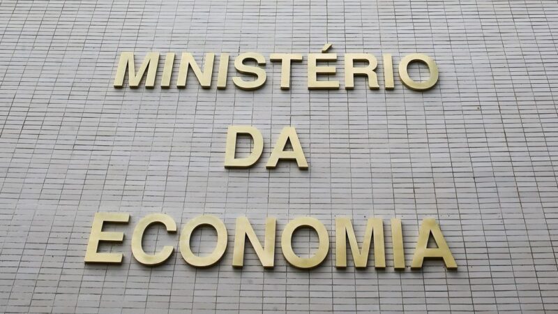 Governo bloqueia mais R$ 5,7 bi do Orçamento para cumprir teto