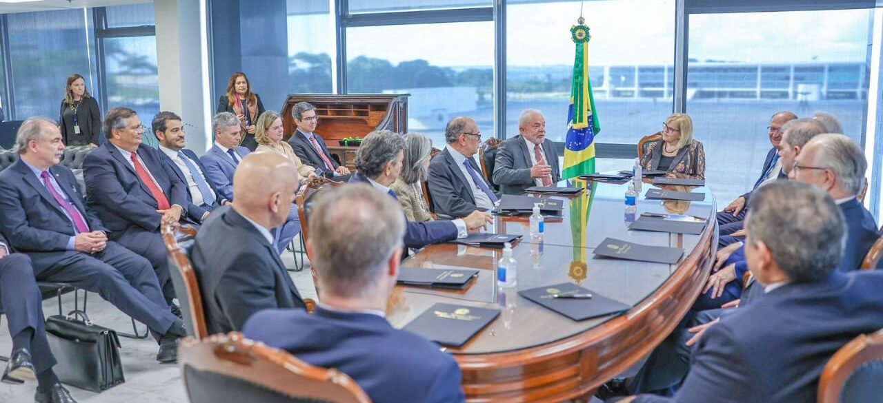 Lula se reúne com ministros do STF após eleição