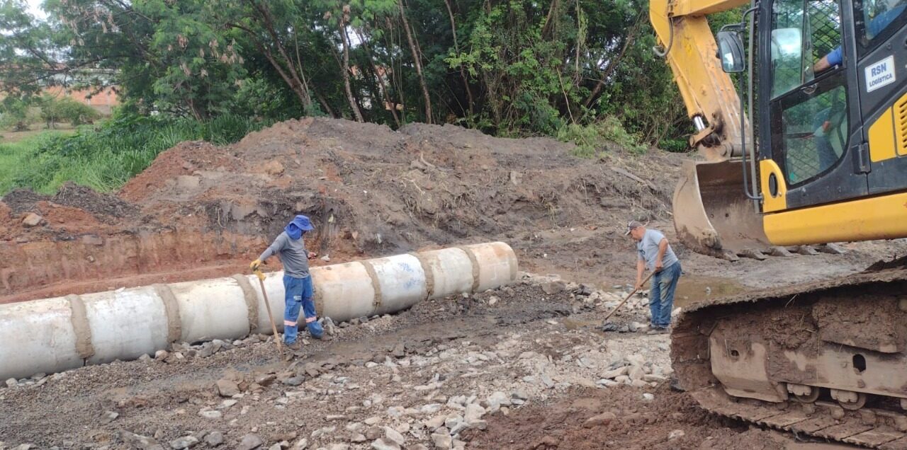 Prefeitura de Goiânia constrói bueiro triplo no Setor Amim Camargo