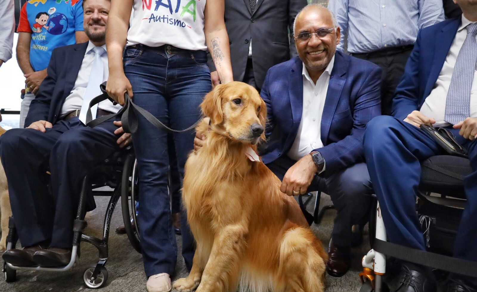 Sancionada lei que garante acesso de pessoas com deficiência e seus cães de assistência em qualquer localidade em Goiânia