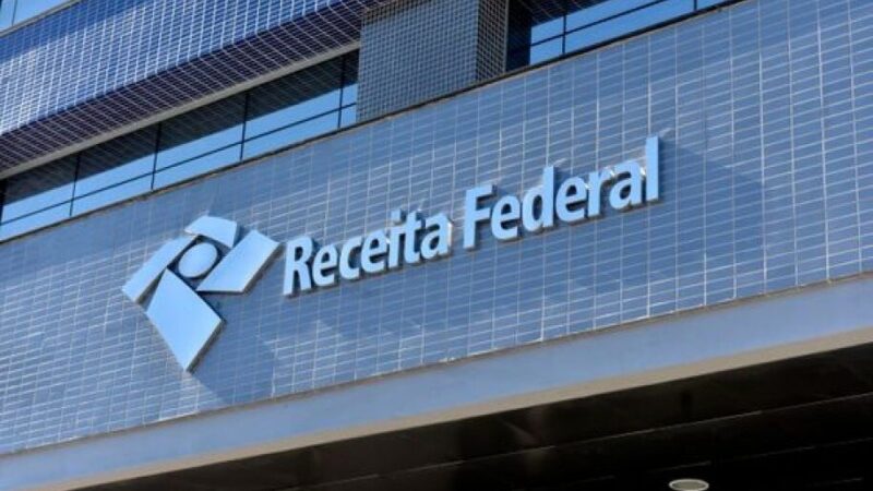 Receita Federal publica edital de concurso com 699 vagas com salários que chegam a R$ 21 mil