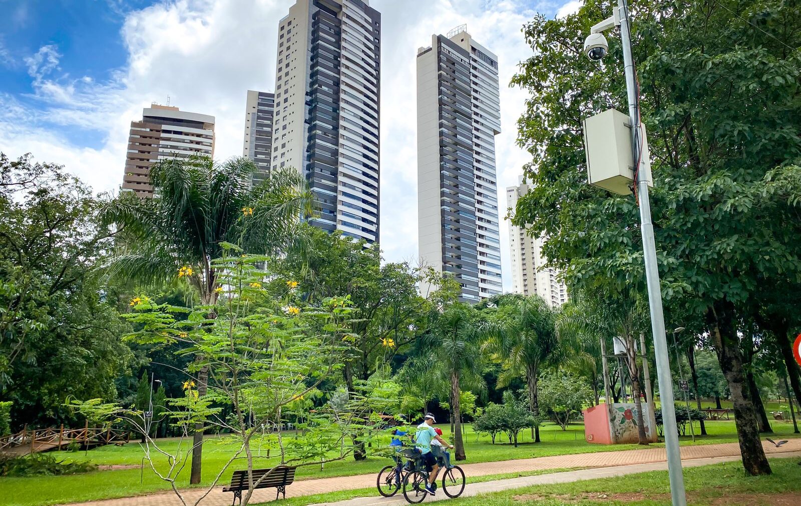 Prefeitura de Goiânia avança em tecnologia com instalação de 200 câmeras de monitoramento, e implantação de 188 km de rede de fibra óptica