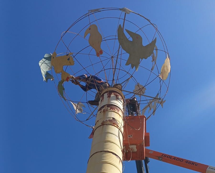 Seinfra recupera escultura na Vila Viana, doada ao município em 2008 por projeto cultural