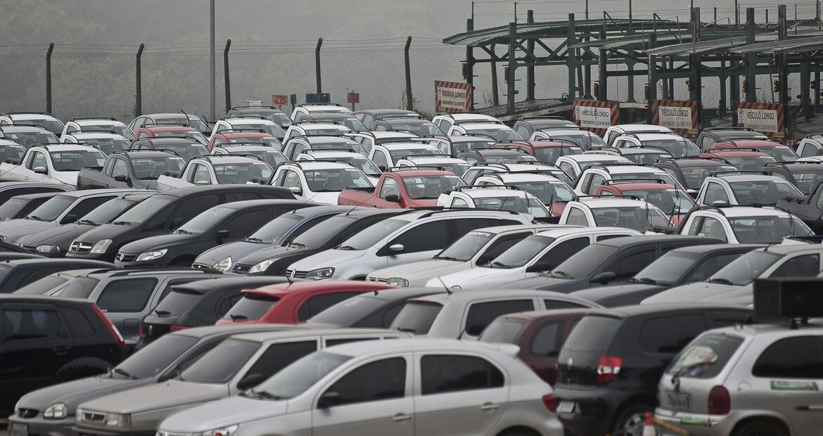 Governo anuncia medidas para estimular compra de carros populares