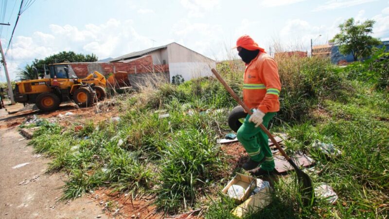 Prefeitura de Goiânia faz limpeza de 500 lotes baldios de janeiro a maio, e projeta intensificar trabalho nos próximos dias