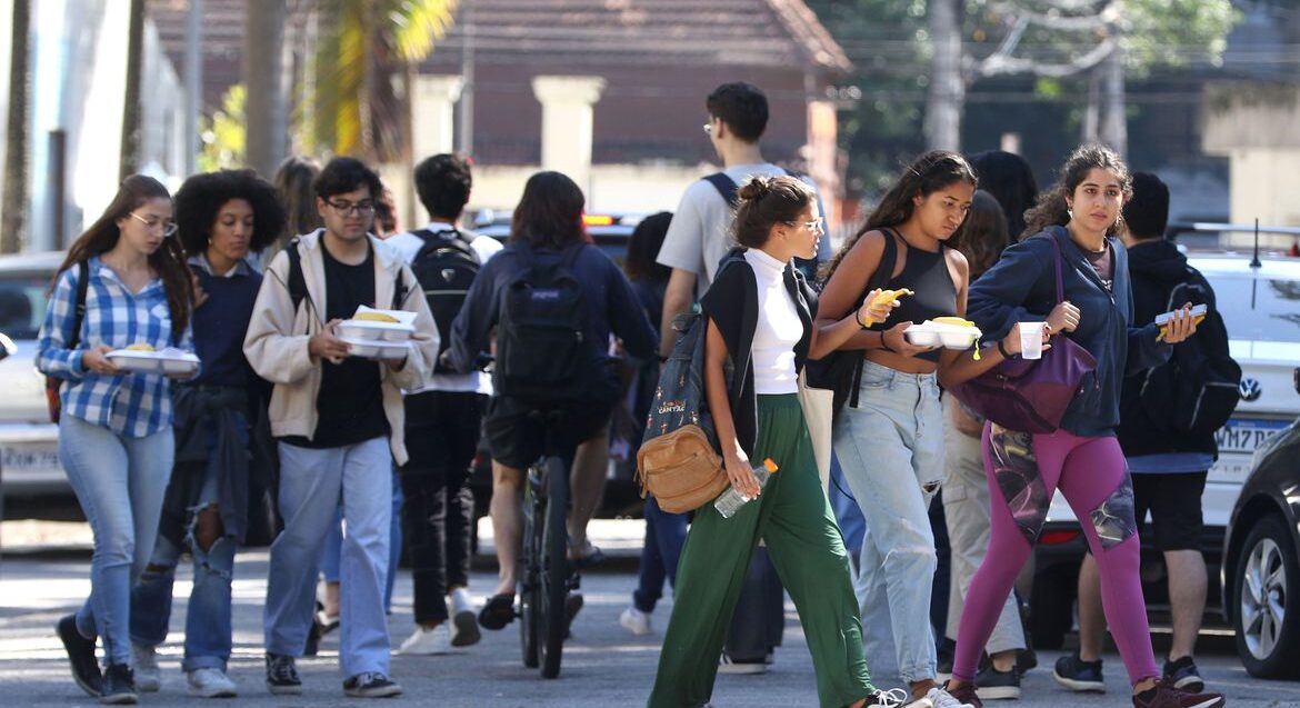 Pesquisa: 46% da população acham que país está melhor este ano