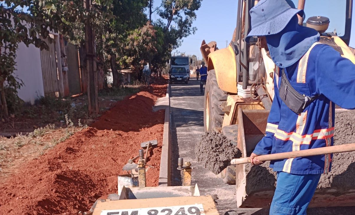 Prefeitura de Goiânia constrói mais de 22 mil metros de meios-fios e realiza 4.728 serviços de limpeza e conservação das bocas de lobo, no primeiro semestre de 2023