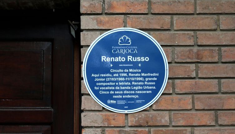 Renato Russo ganha homenagem em rua eternizada pela bossa-nova