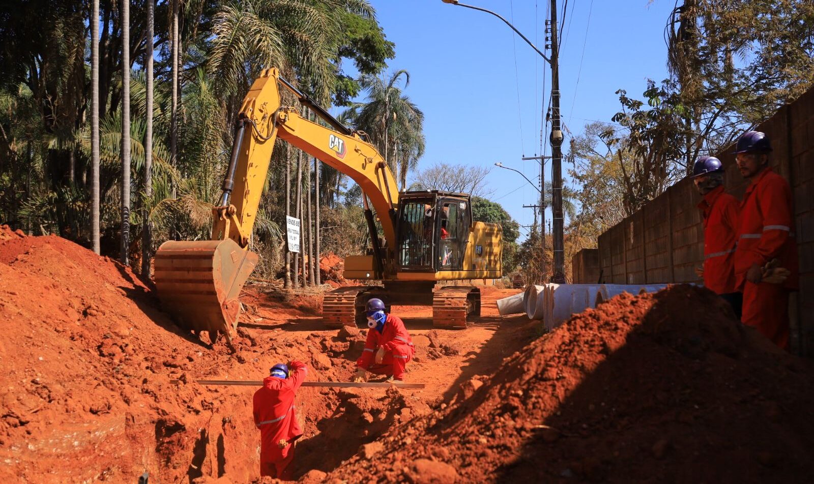 “Trabalho é marca da gestão”, diz prefeito Rogério em giro de vistorias e entregas de obras