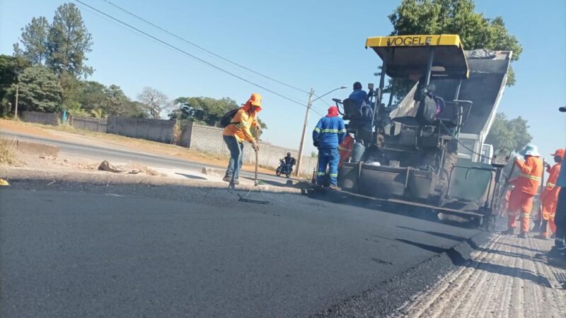 Prefeitura leva asfalto a 18 bairros de Goiânia em quatro meses