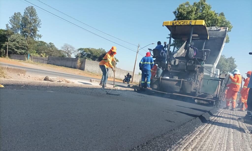 Prefeitura leva asfalto a 18 bairros de Goiânia em quatro meses