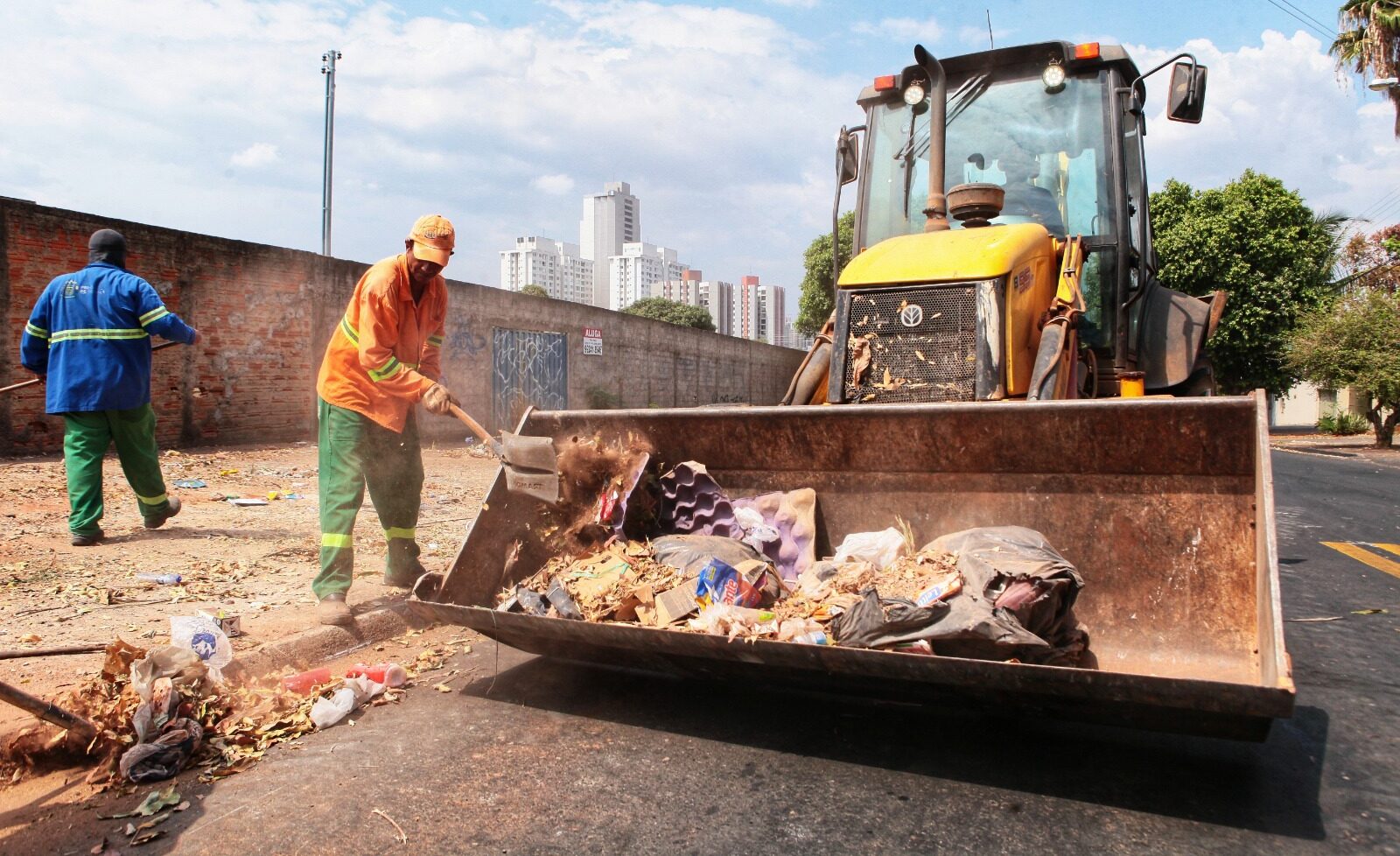 Prefeitura de Goiânia realiza remoção de entulhos descartados de forma irregular nesta segunda-feira (28/8)