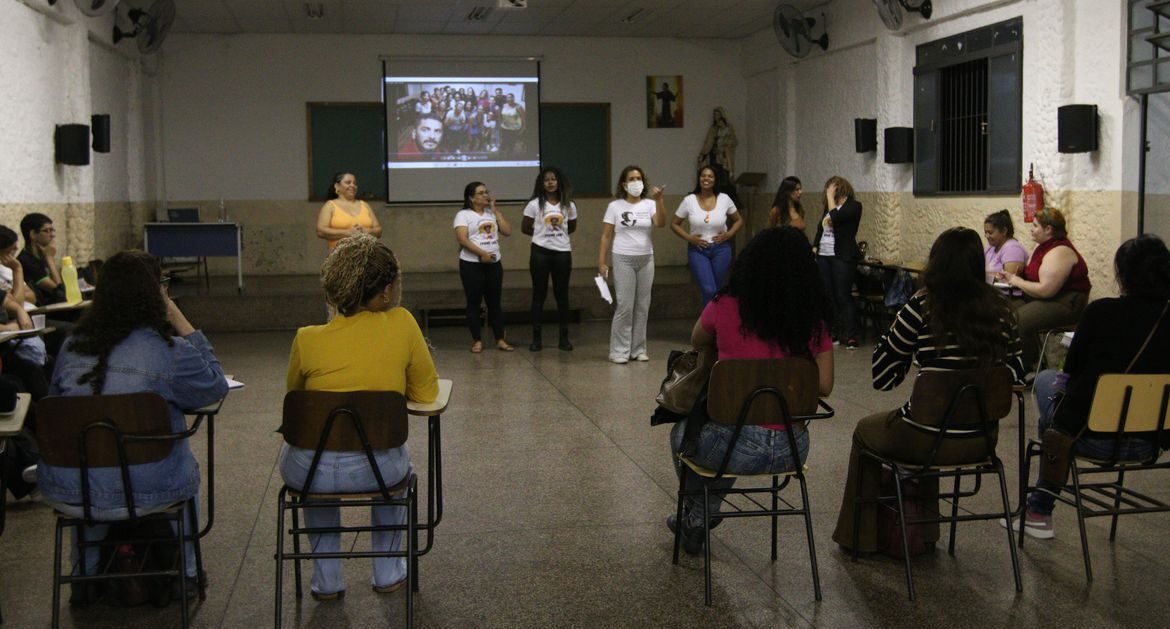 Cursos populares para concurso público podem despertar para política