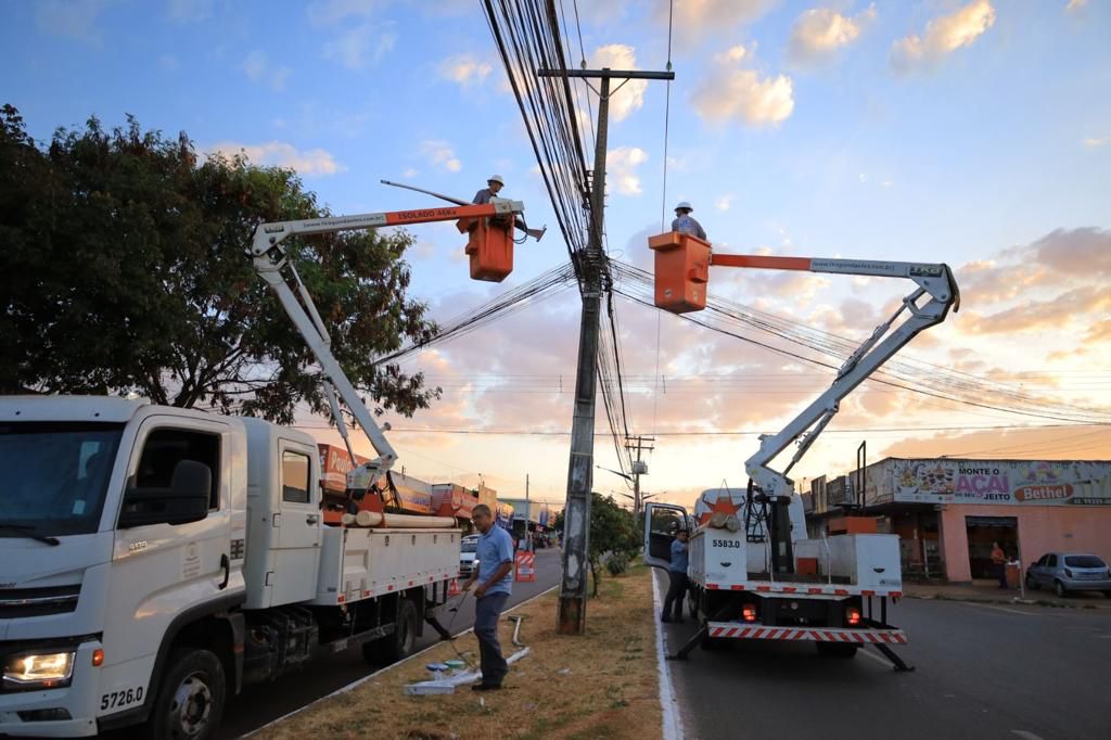 Prefeitura de Goiânia lança programa Cidade Segura para diminuir quantidade de fios em postes