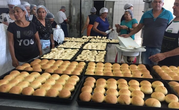 Prefeitura realiza oficina de panificação na unidade do Cras Floresta nesta quinta-feira (24/8)