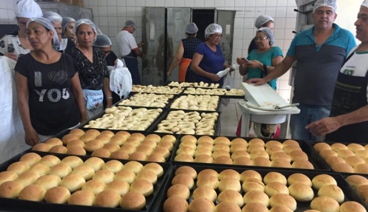 Prefeitura realiza oficina de panificação na unidade do Cras Floresta nesta quinta-feira (24/8)