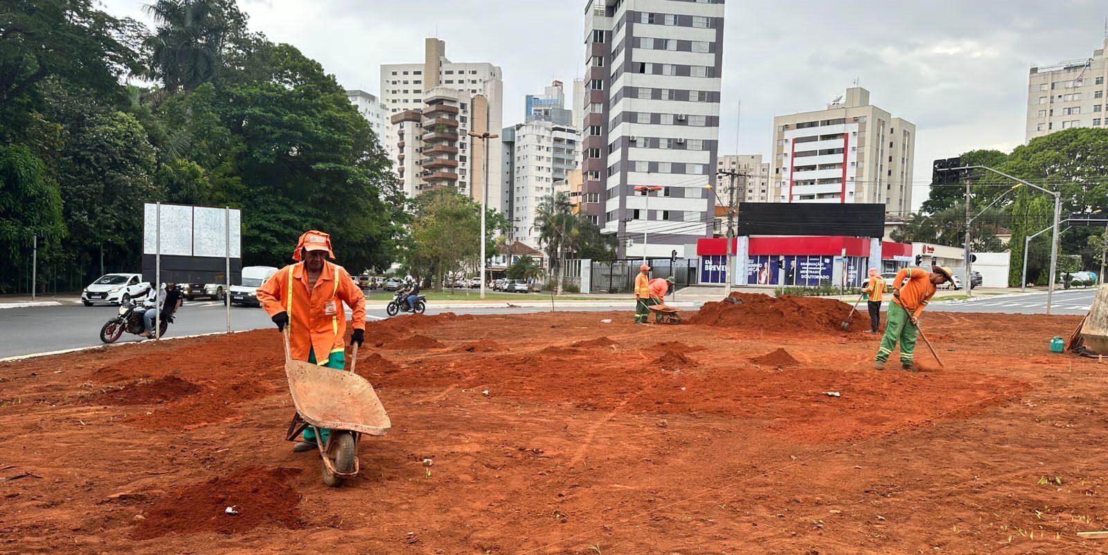 Prefeitura de Goiânia inicia revitalização e implantação de novo paisagismo na Praça da Rua 26, no Setor Oeste