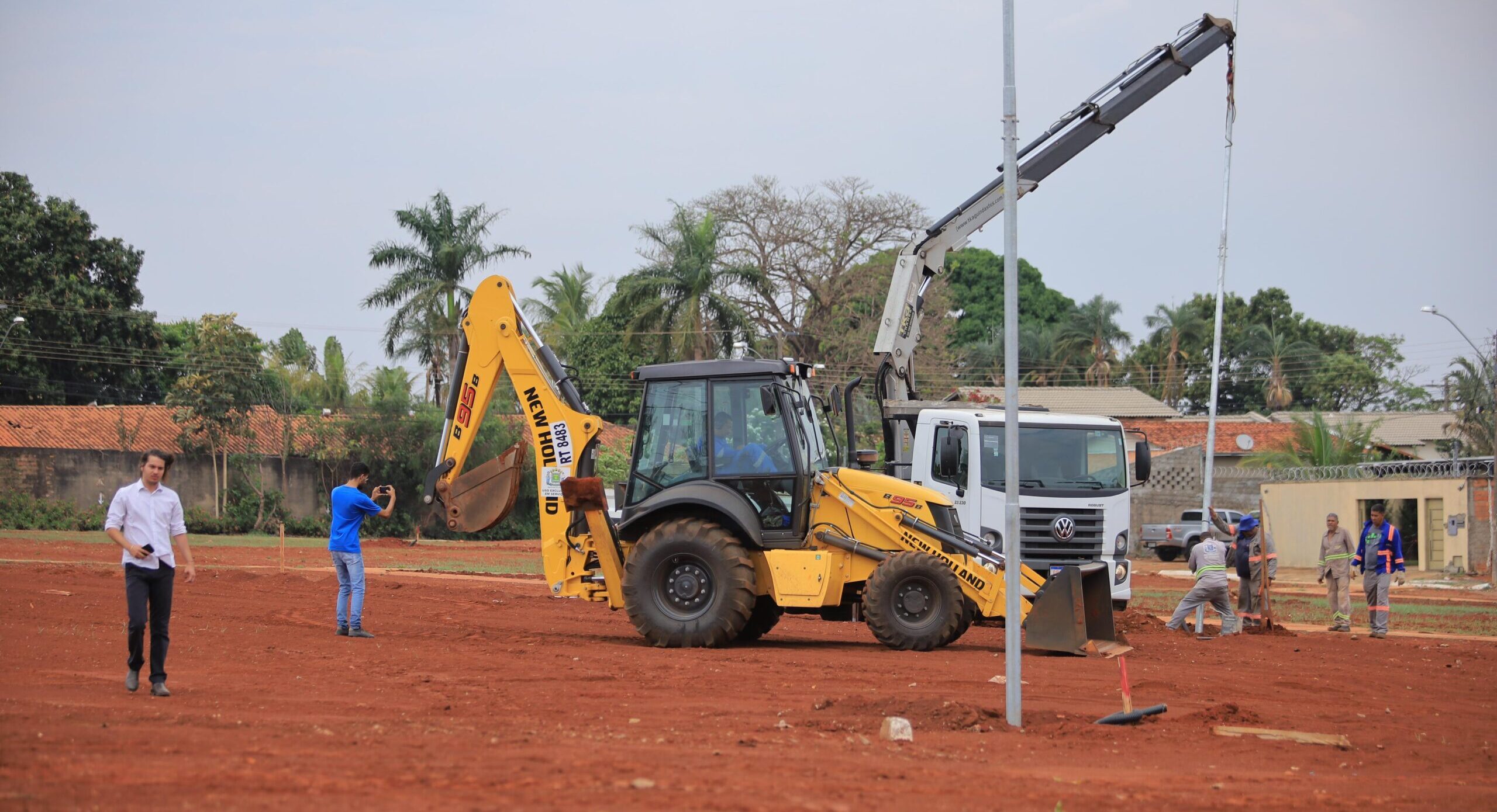 Em vistoria de trabalho pela cidade, prefeito Rogério destaca qualidade e rapidez em oito obras de drenagem e reconstrução asfáltica