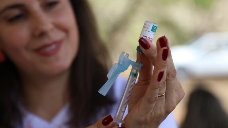 Aparecida continua vacinando a população contra covid-19 e influenza