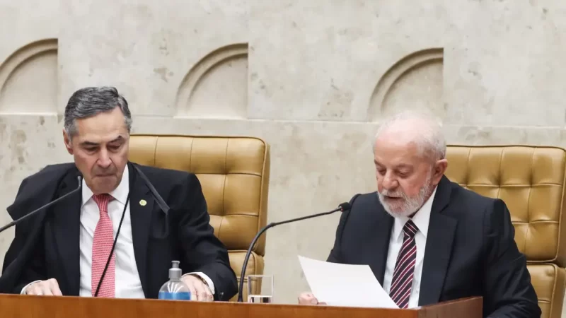 No STF, Lula defende regulação das redes sociais no país