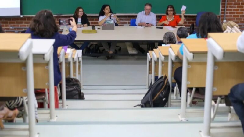 Professores universitários retomam atividades após 70 dias de greve