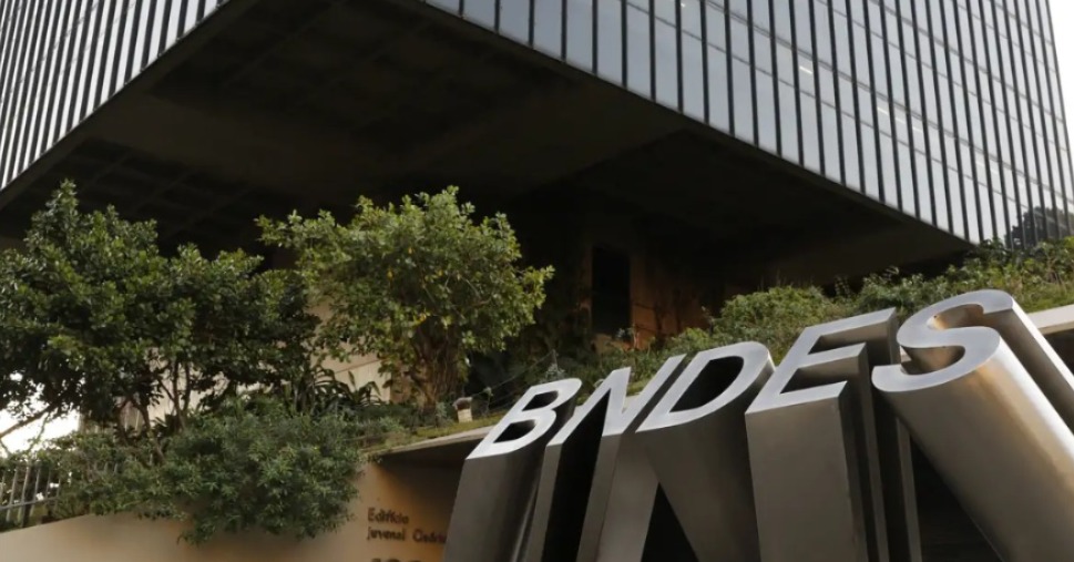 BNDES abre concurso com 150 vagas e salário de R$ 20,9 mil