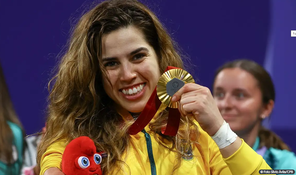 Ouro no parataekwondo, Carol Moura começou no esporte após assalto