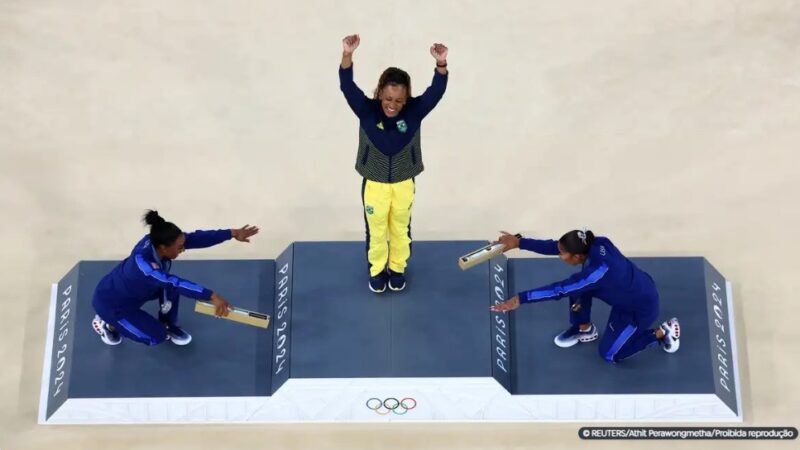 Rebeca é ouro no solo e vira maior medalhista olímpica do Brasil