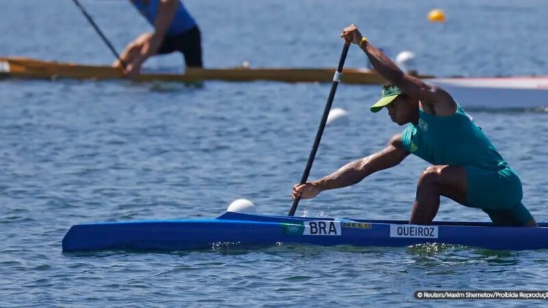 Isaquias Queiroz avança direto à semifinal da canoa individual