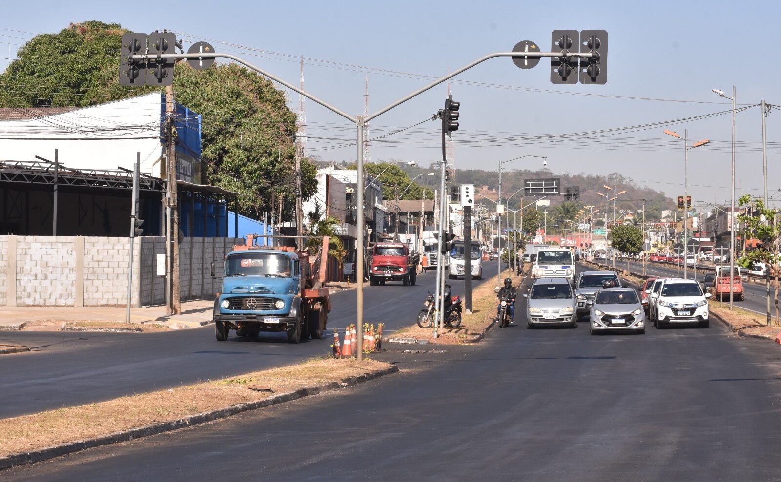 Reconstrução asfáltica da Avenida Perimetral Norte chega a 60% em menos de 10 dias