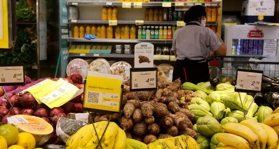 Intenção de Consumo das Famílias recuou 0,3% em setembro, diz CNC